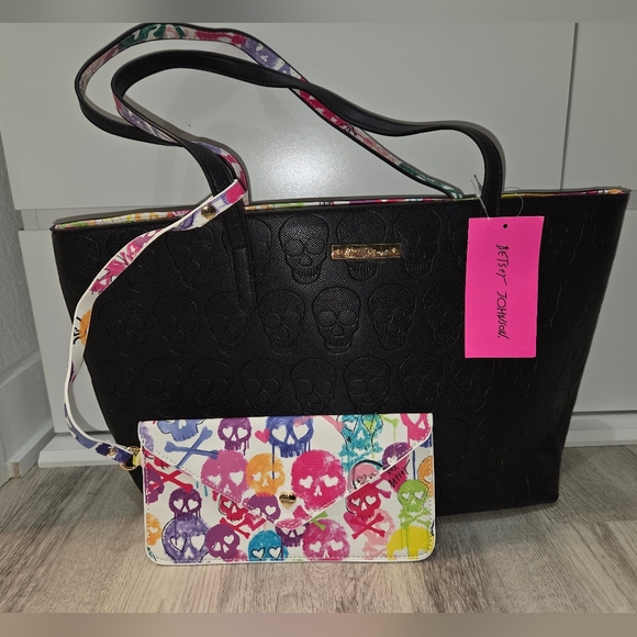 Betsey Johnson Handbags - NWT Betsey Johnson Skull Tote w/ Wallet